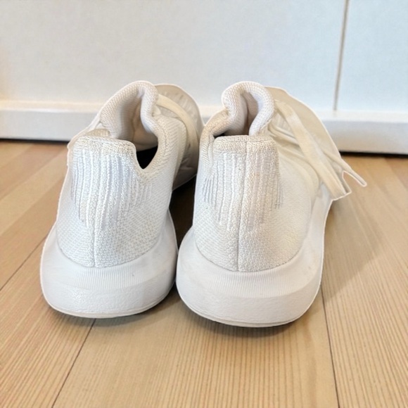Adidas women’s swift run sneakers size 7.5 - Picture 4 of 5